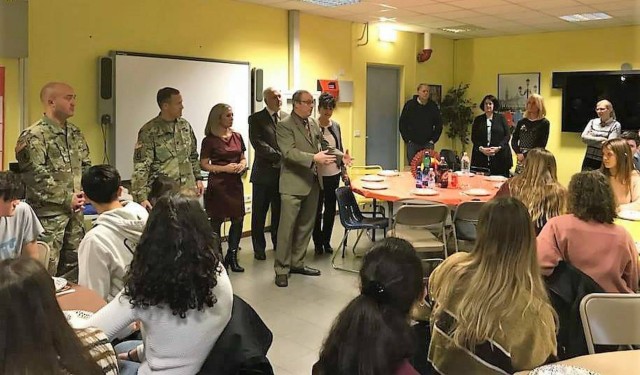 High school hosts Thanksgiving meal for Italian students