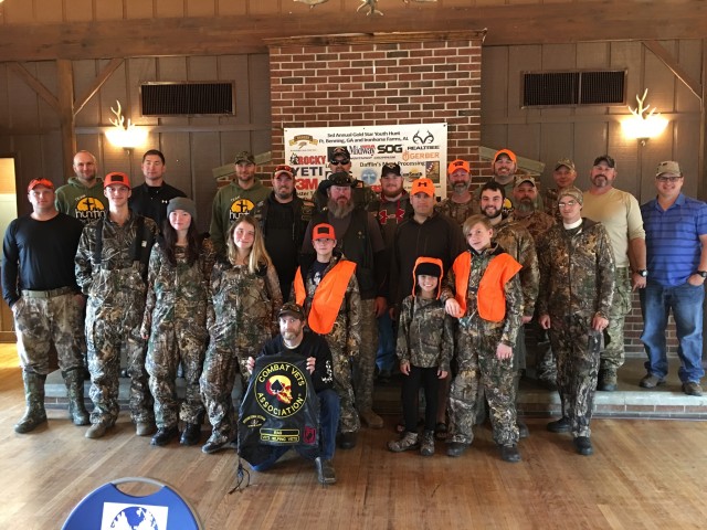 Group photo of 2018 Gold Star Hunt
