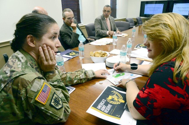 U.S. Army Reserve in Puerto Rico receives visit of Congresswoman