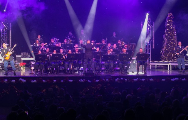 The 82nd Airborne Division Band and Chorus spreads holiday cheer