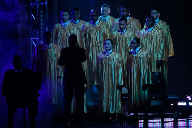 The 82nd Airborne Division Band and Chorus spreads holiday cheer