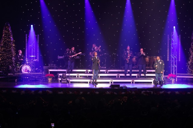 The 82nd Airborne Division Band and Chorus spreads holiday cheer