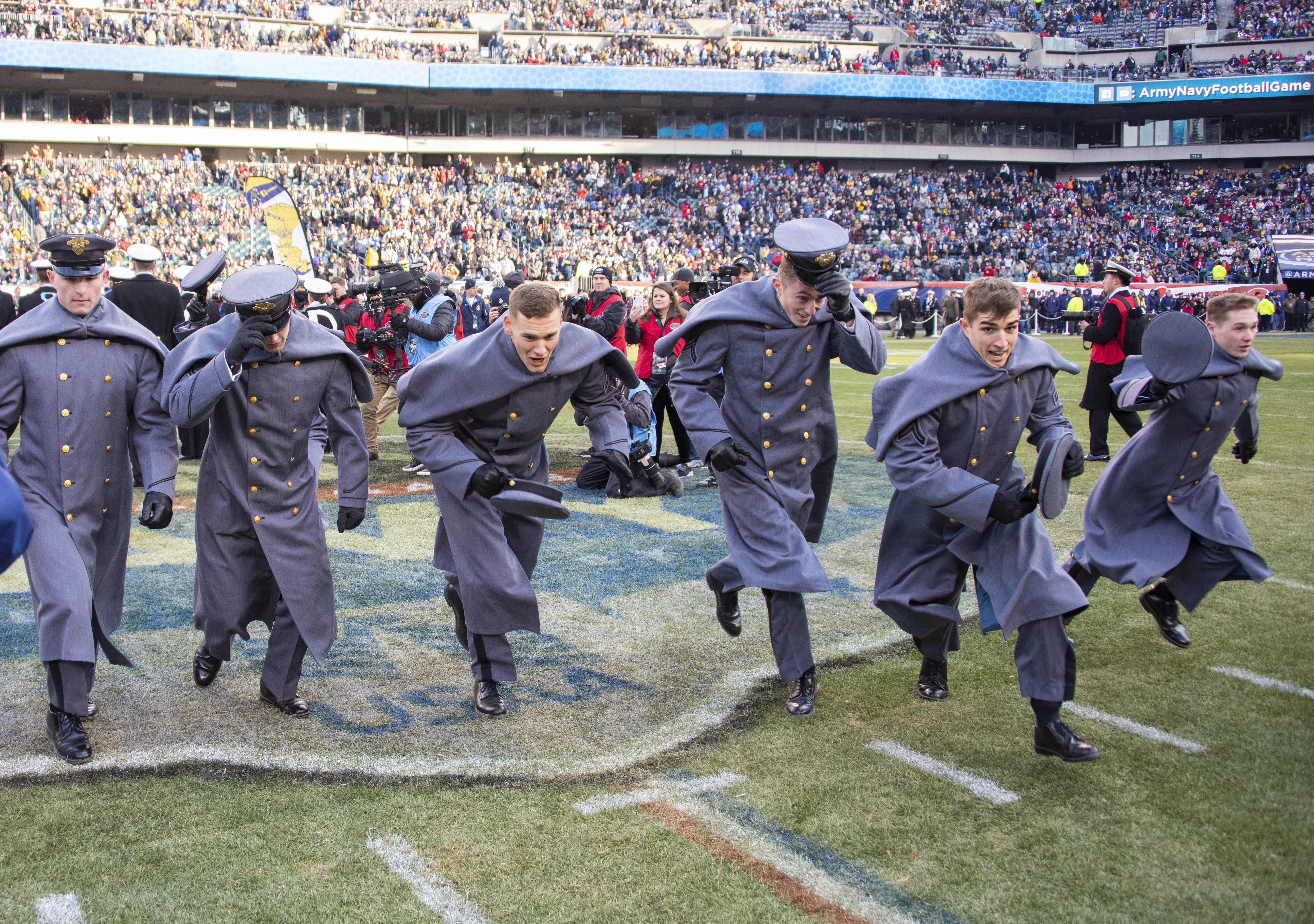 Brothers in Arms: Close siblings on opposing end of Army-Navy rivalry, Article