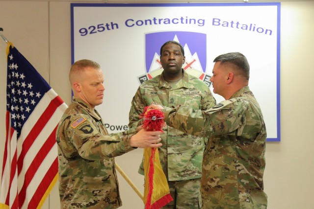 925th CBN Soldiers uncase colors following deployment