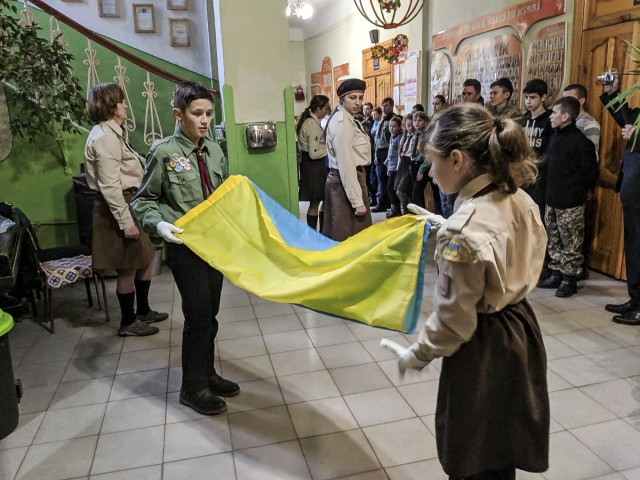 U.S. and Ukrainian service members teach Boys and Girls Scouts