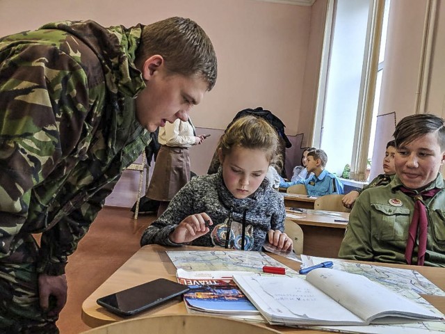 U.S. and Ukrainian service members teach Boys and Girls Scouts