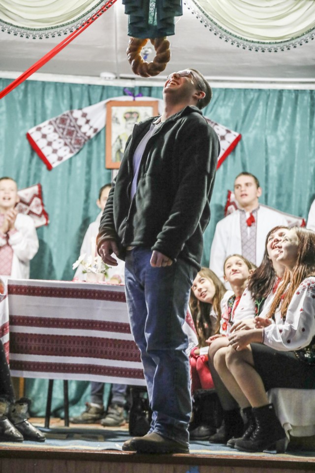 Tennessee Guardsmen revisit local orphanage to celebrate traditional Ukrainian holiday