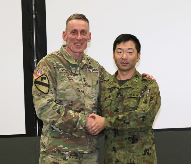 Commanding Generals recognize outstanding Soldiers at Yama Salura 75