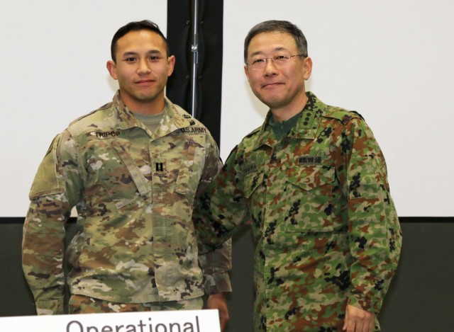 Commanding Generals recognize outstanding Soldiers at Yama Salura 75