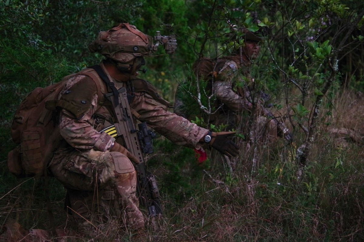 US, British Paratroopers Train to Patrol, React to Contact | Article ...