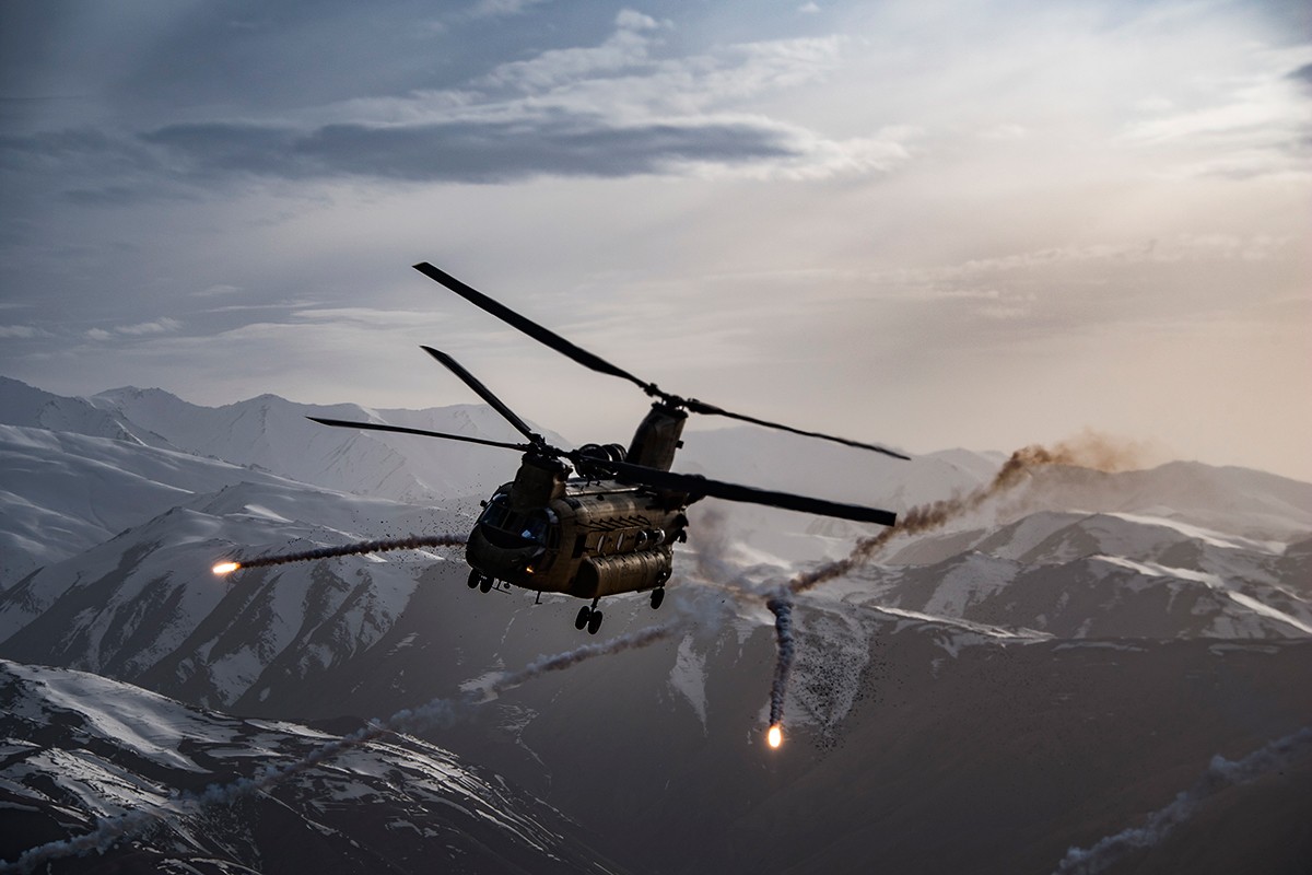 CH-47F Chinook releases flares