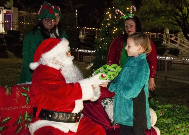 Holiday tree lighting marks welcome of holidays at WBAMC