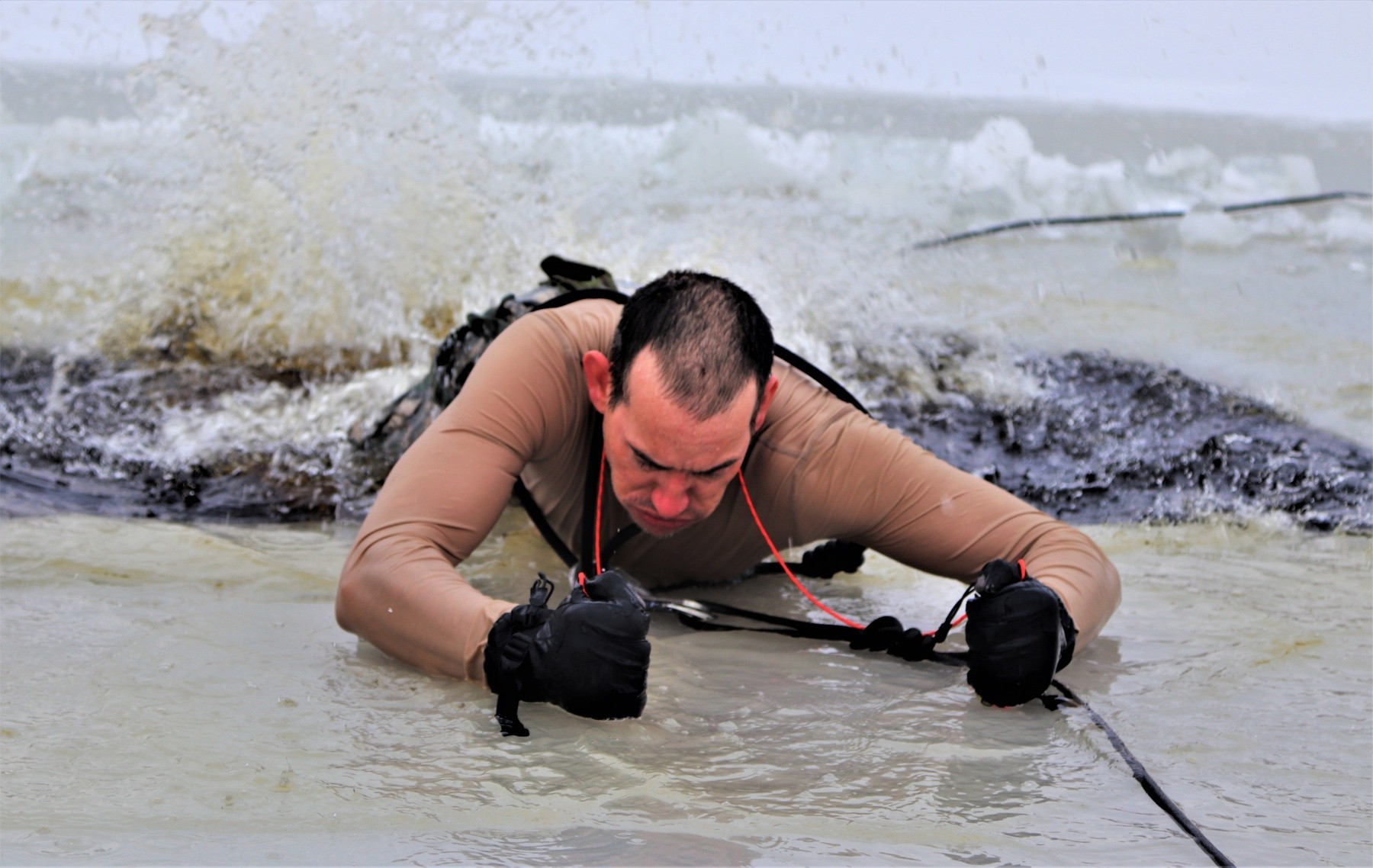 Photo Essay: Photo Essay: Soldier takes plunge for cold-water immersion ...