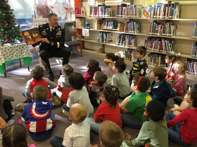 Ft. Hood general reads 'Twas the Night Before Christmas' to Florence, Texas kindergarteners Thursday