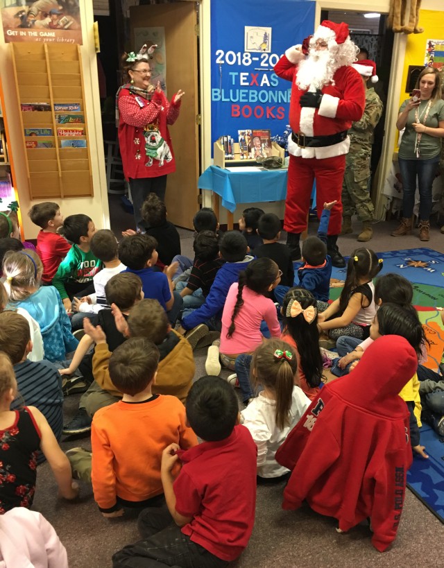 Ft. Hood general reads 'Twas the Night Before Christmas' to Florence, Texas kindergarteners Thursday