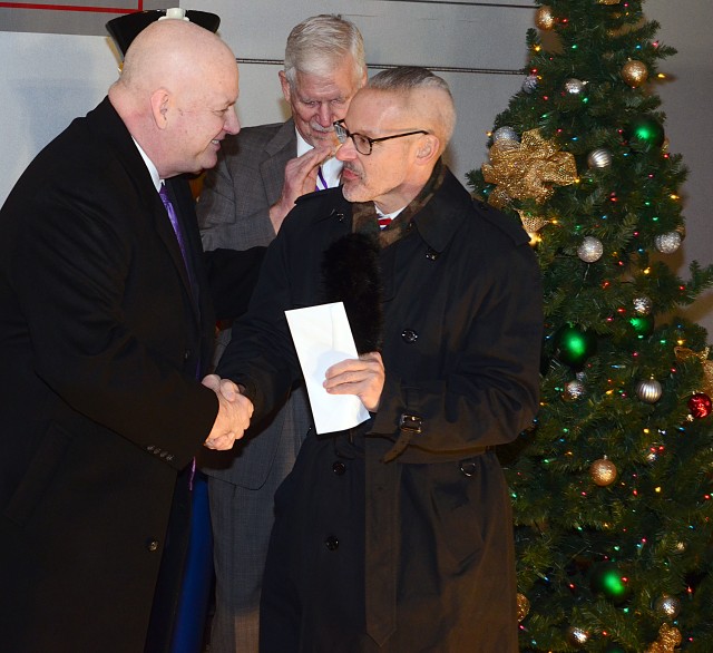 Burlington Northern Sante Fe Railroad offers holiday rides, donation