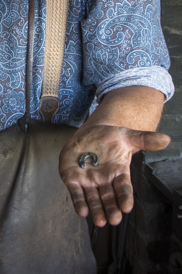 Blacksmith forges small tokens of thanks for USA's heroes