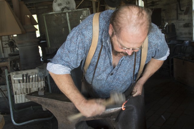 Blacksmith forges small tokens of thanks for USA's heroes