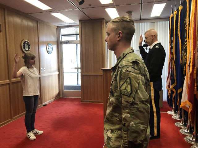 Idaho recruiting commander enlists daughter in Guard