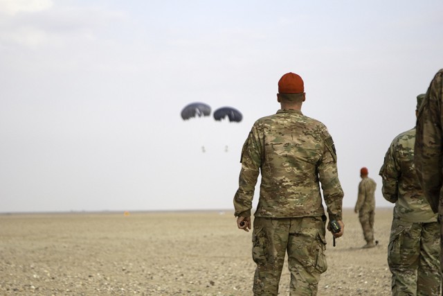 Successful drop: Soldiers test low-cost parachute system
