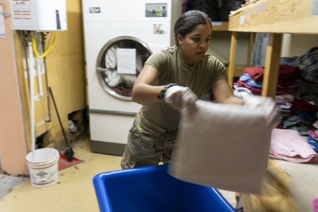 Soldier makes tails wag in Mississippi