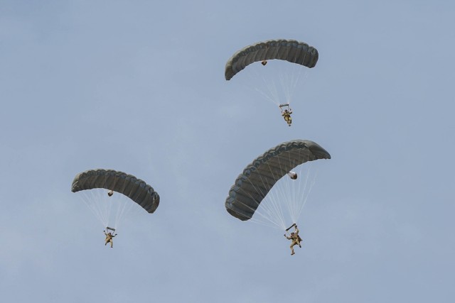 1st SFG(A) Green Berets drop into Yuma Proving Grounds