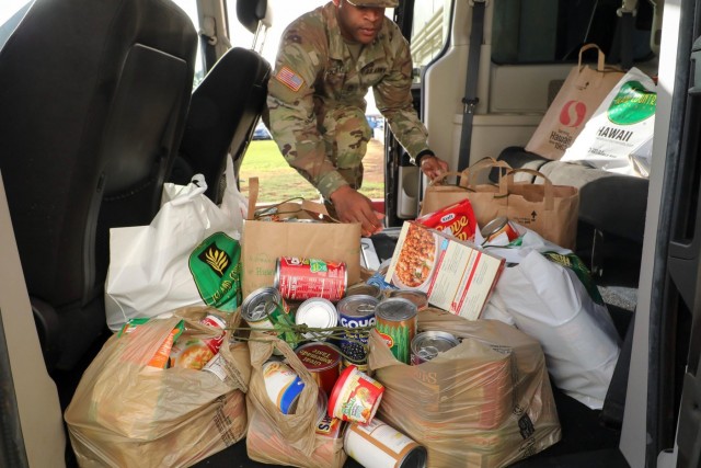 Soldiers Help Coast Guard Families after Government Shutdown