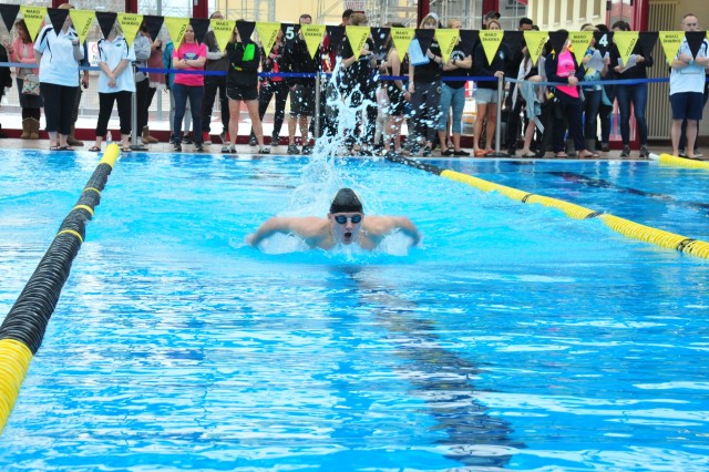 Swim team makes splash