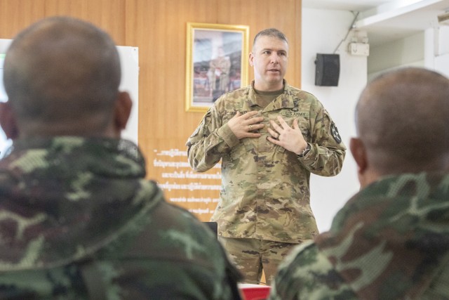 U.S., Thai Soldiers exchange knowledge on military force structure