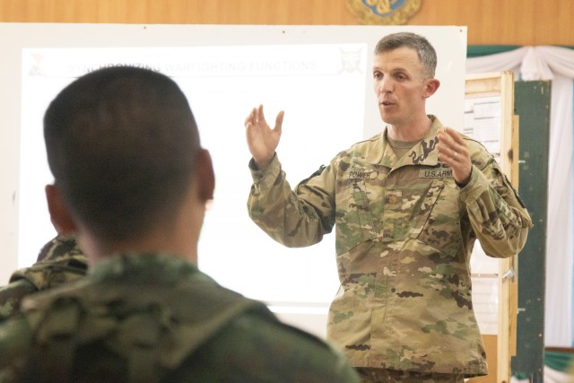 U.S., Thai Soldiers exchange knowledge on military force structure