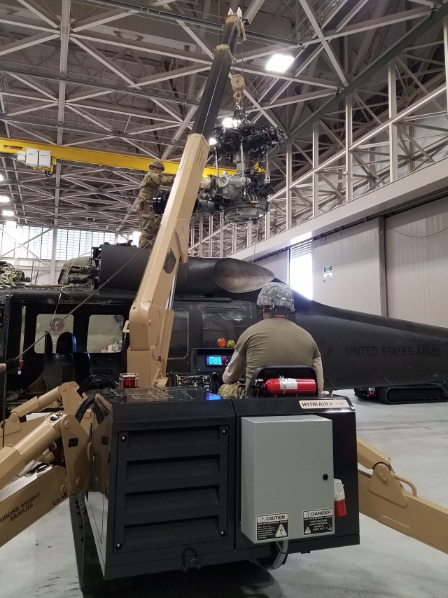 Operational test of commercial airmobile crane aims to improve Army battlefield aviation maintenance