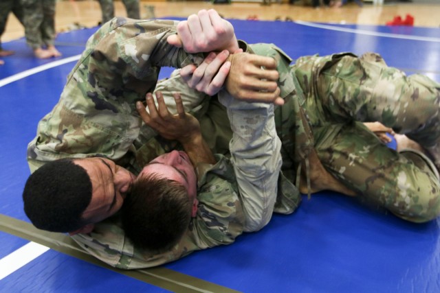 Spartans learn Army Combatives