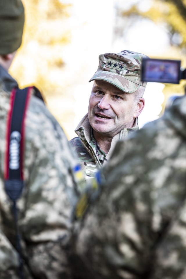 Lt. Gen. Cavoli visits Tennessee troops deployed to Ukraine