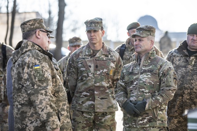 Lt. Gen. Cavoli visits Tennessee troops deployed to Ukraine