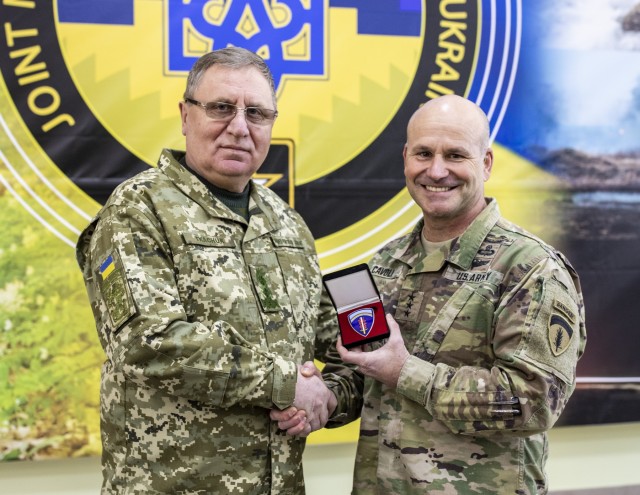 Lt. Gen. Cavoli visits Tennessee troops deployed to Ukraine