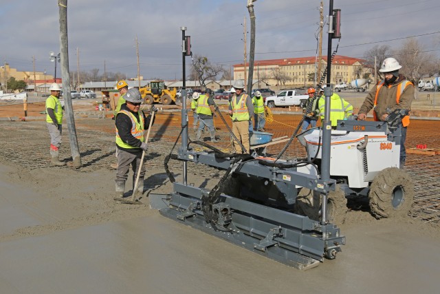 Laser-guided screed machine 