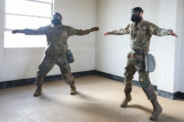 Gas, Gas, Gas - Soldier gain confidence in gas chamber