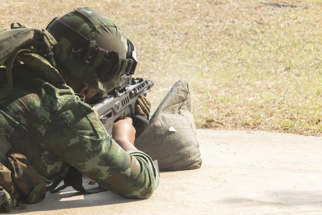 U.S., Thai soldiers share marksmanship skills