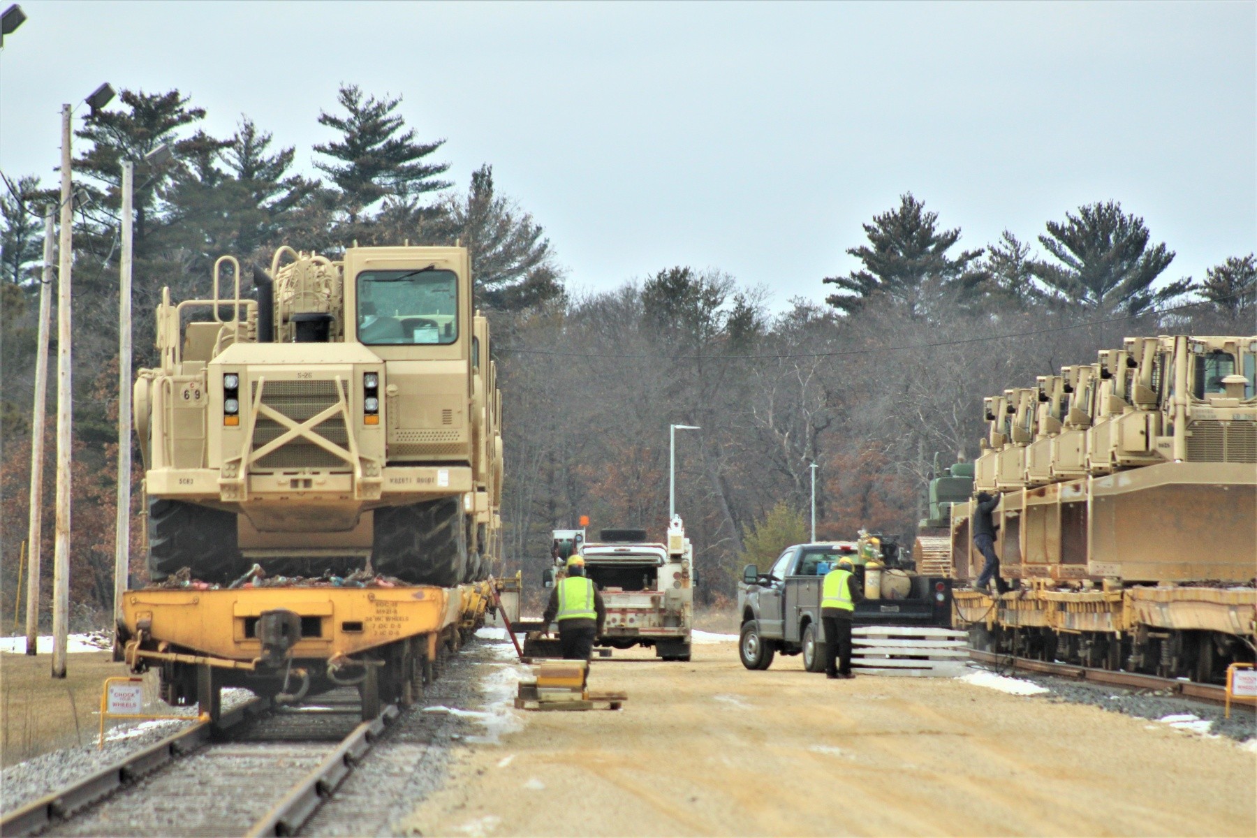 Engineer unit loads railcars for 2019 Operation Resolute Castle ...