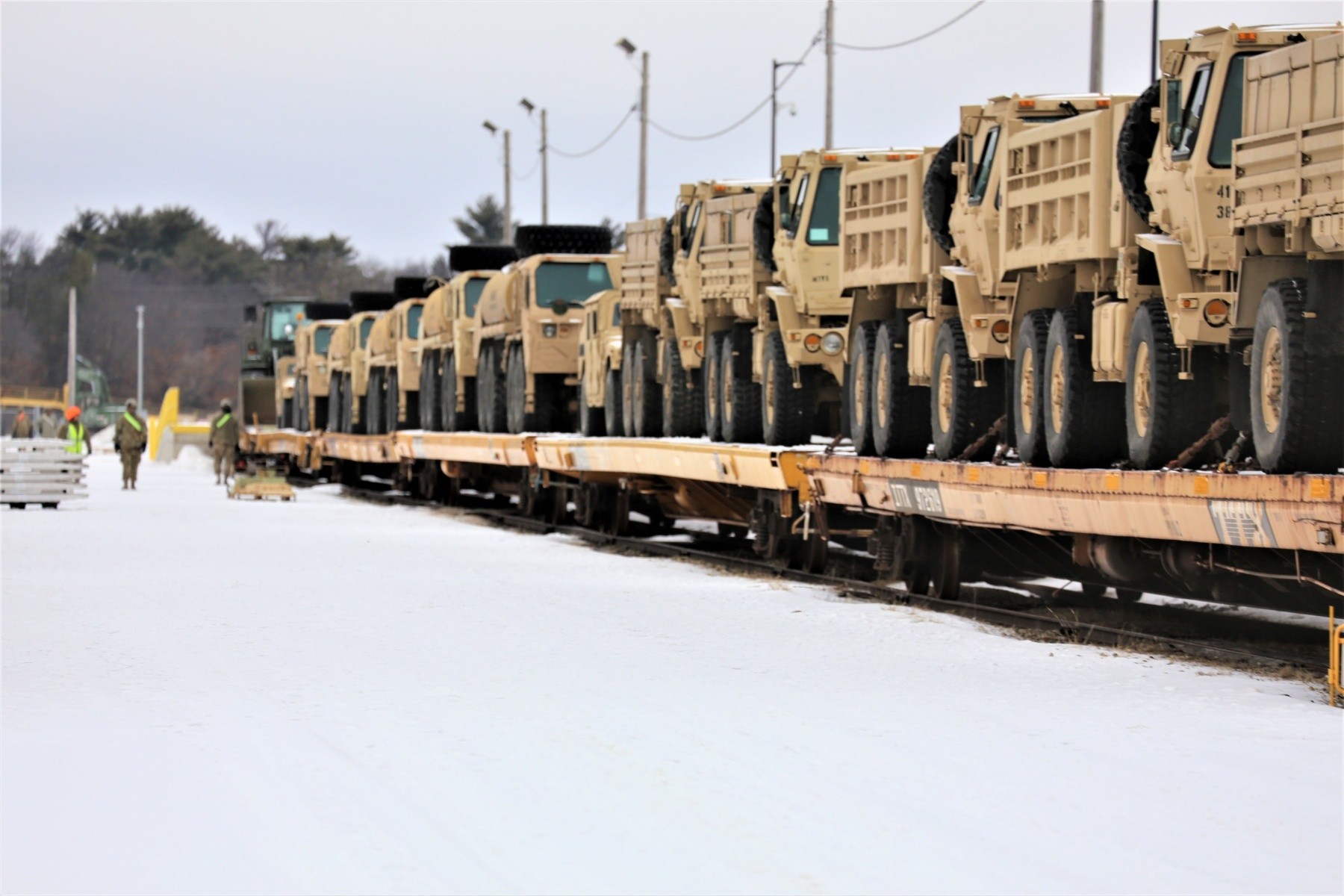 Engineer unit loads railcars for 2019 Operation Resolute Castle ...