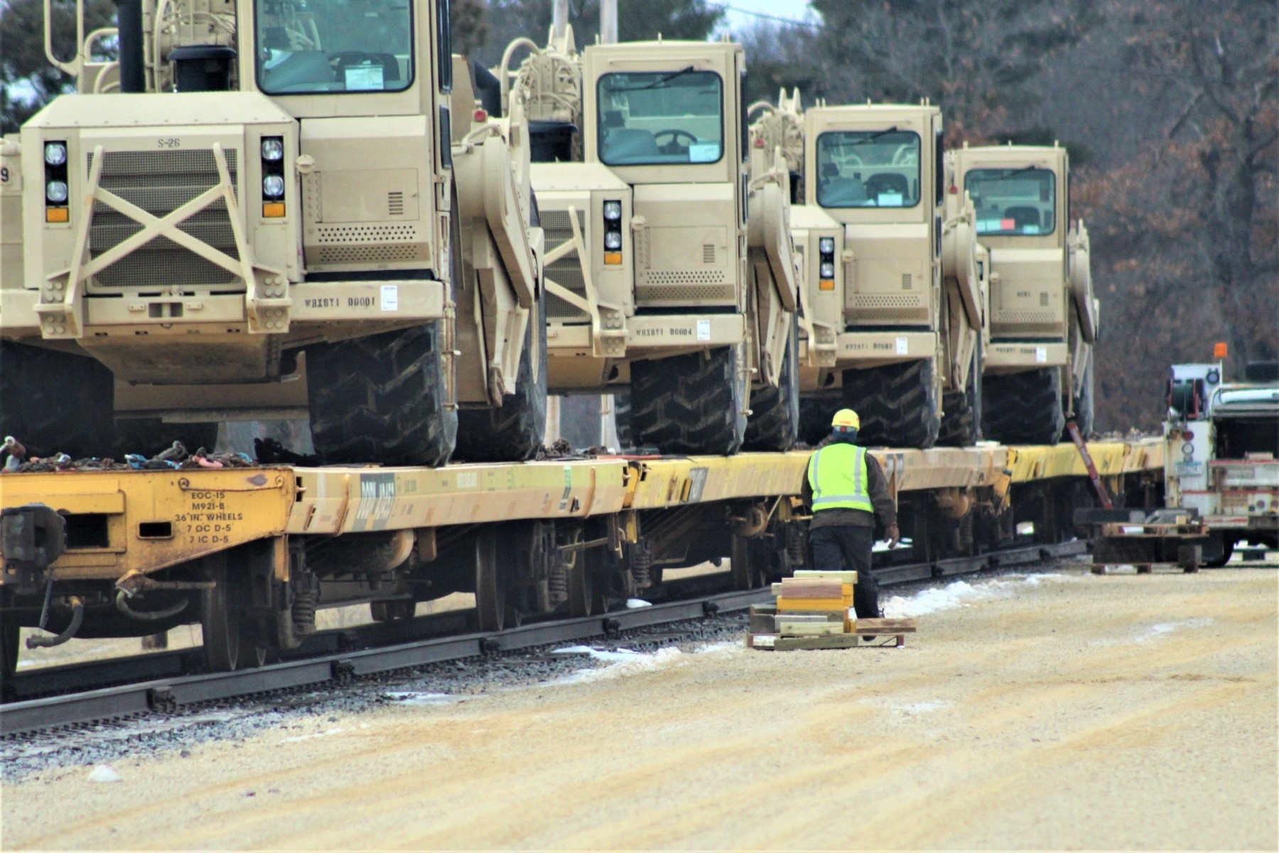 Engineer unit loads railcars for 2019 Operation Resolute Castle ...