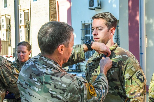 101st Airborne Division Soldiers Earn Distinguished Flying Cross 
