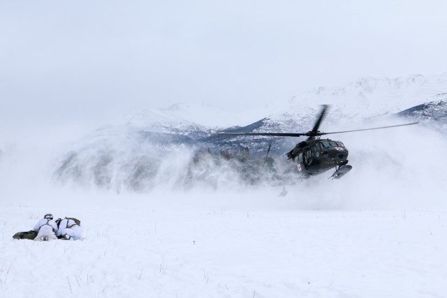 MEDEVAC training in Arctic conditions