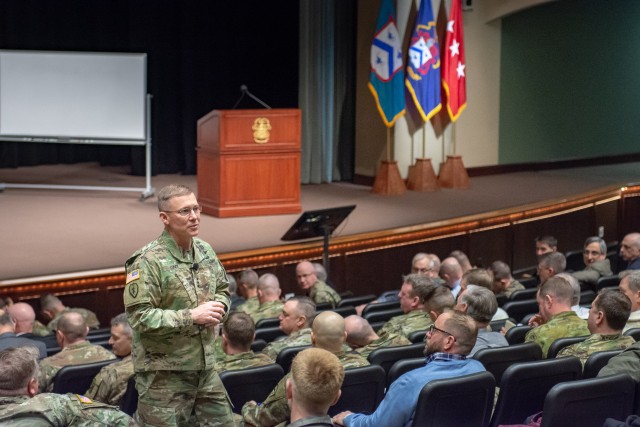 Lt. Gen. Michael D. Lundy speaks to Army University and CGSC faculty