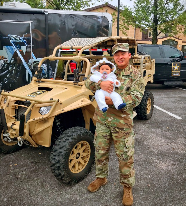 With baby in tow, Army recruiter helps police nab suspected shoplifters