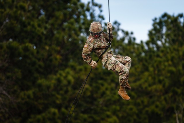 Rappelling Dragons: XVIII Airborne Corps conducts air assault training