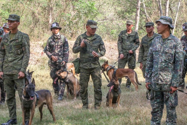 US, Philippine Armies exchange best techniques for training working dogs