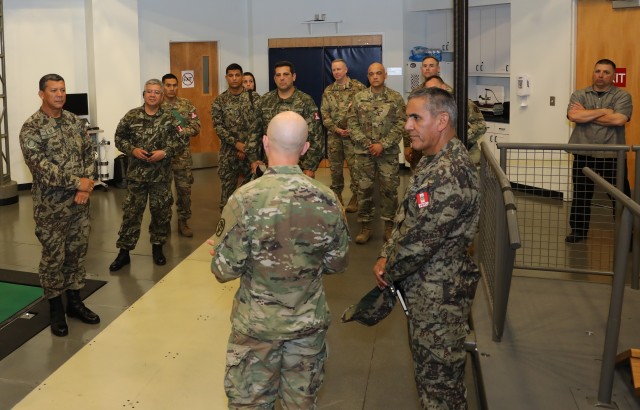 Army South Welcomes Peruvian Commanding Gen.