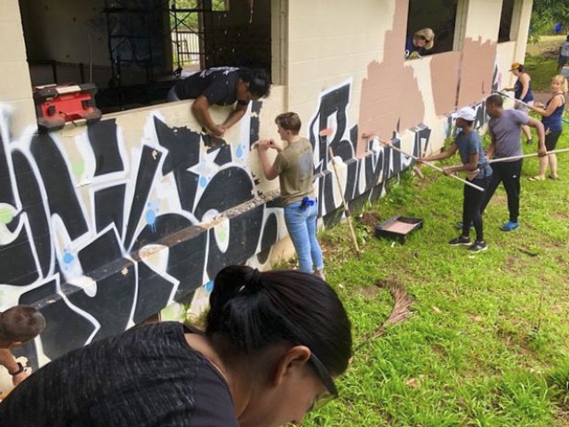 Tripler Soldiers volunteer at Pearl Haven Sanctuary