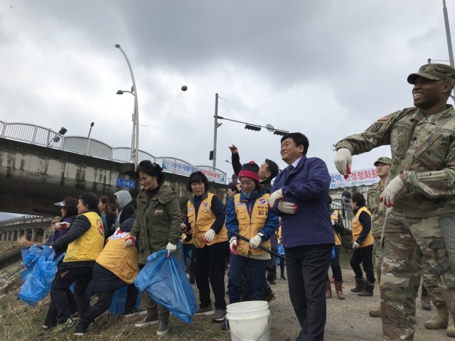 2019 Annual Shincheon River Cleanup unites a community